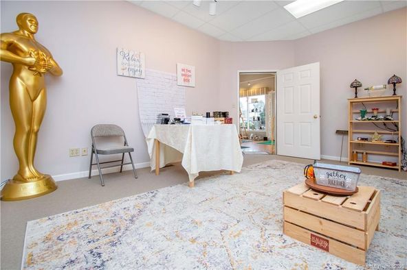 492 Enfield St, Enfield, CT 06082